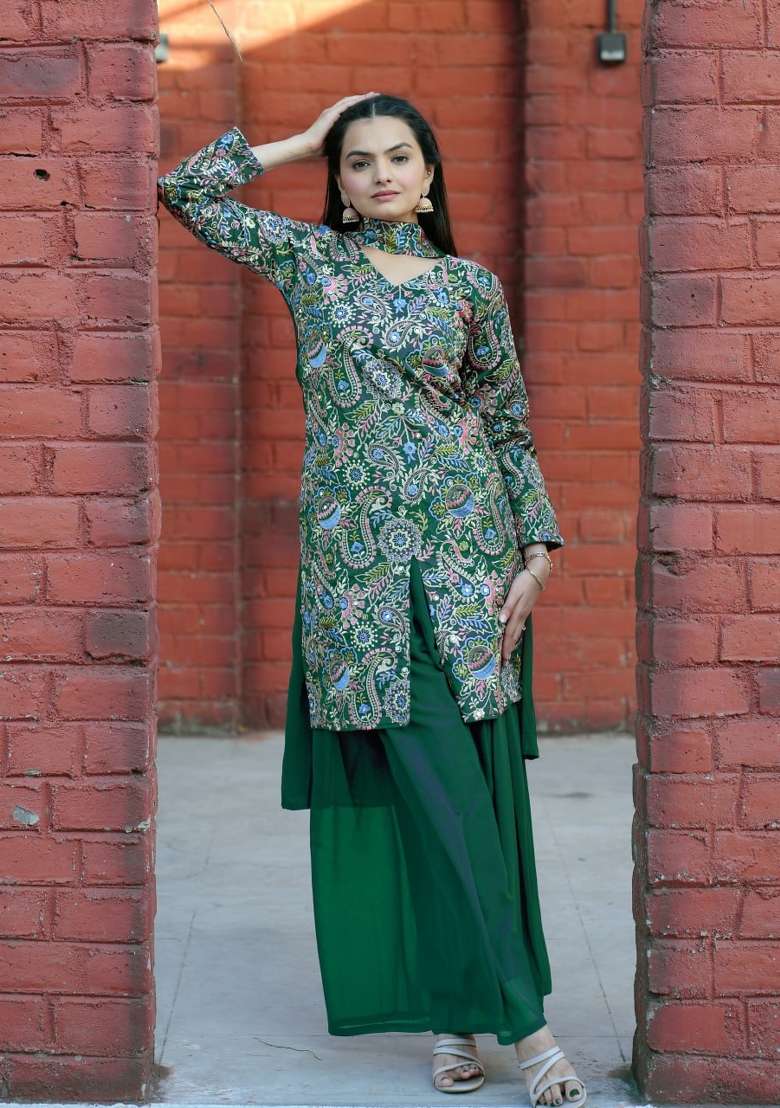 Green Thread Work Silk Blend Kurta Set - Indya