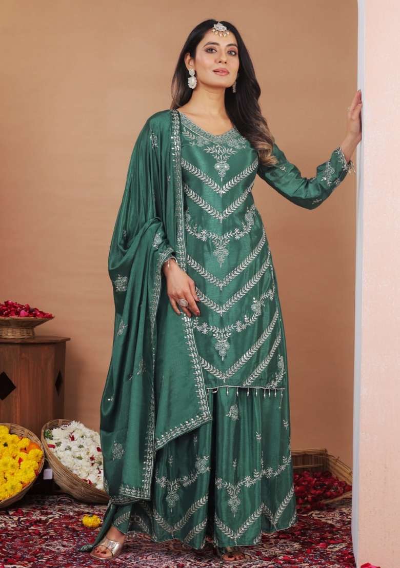 Green Thread Work Chinon Kurta Set - Indya
