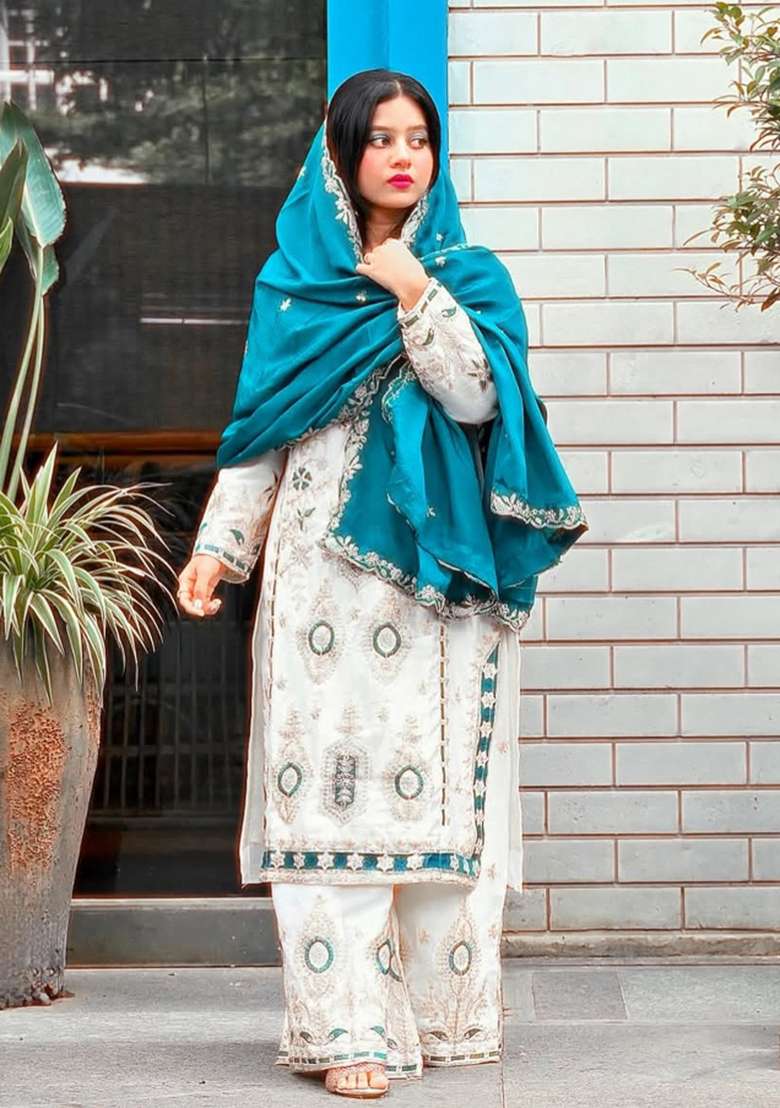 White Thread Work Chinon Kurta Set - Indya