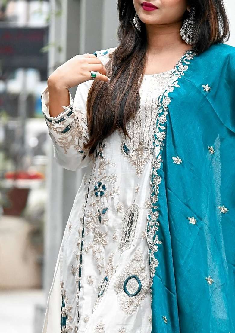 White Thread Work Chinon Kurta Set - Indya