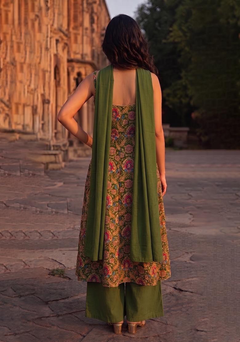 Green Embroidery Poly Blend Kurta Set - Indya