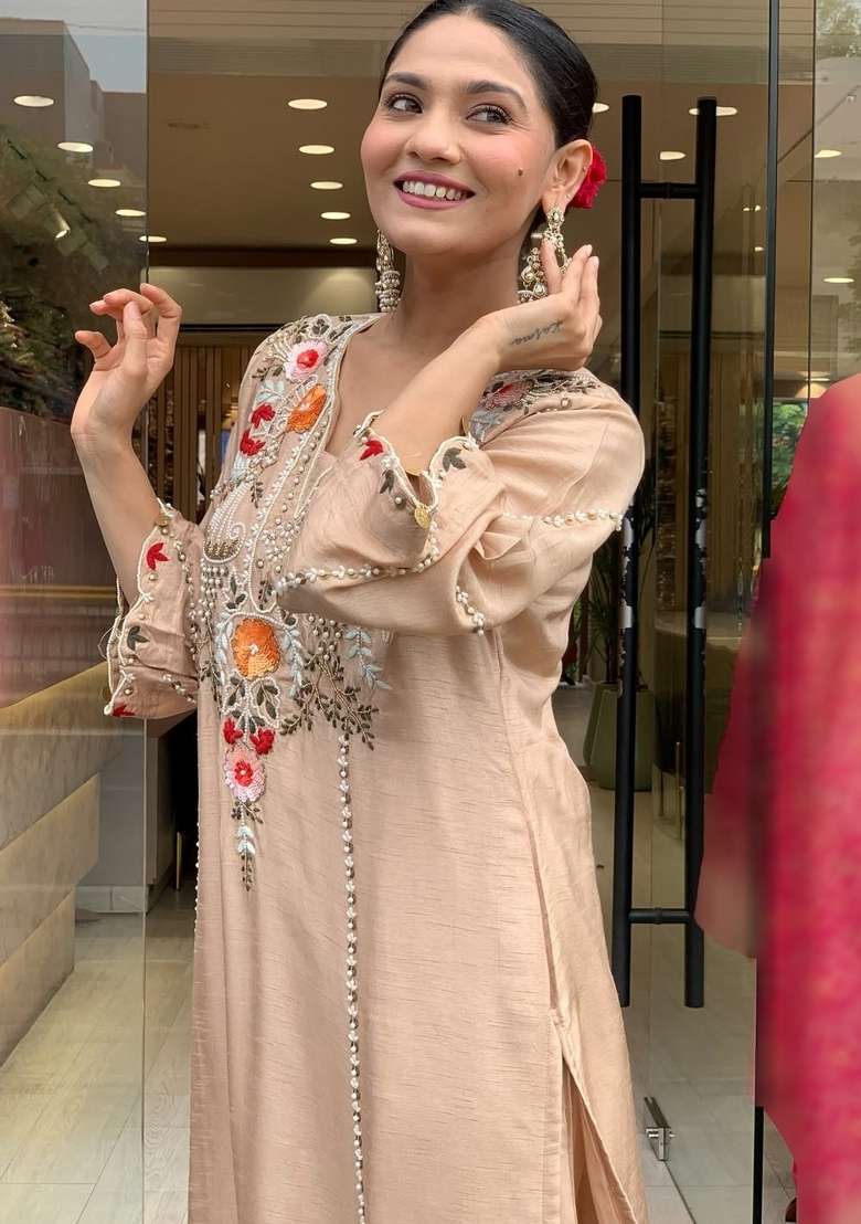 Chiku Thread Work Chanderi Kurta Set - Indya