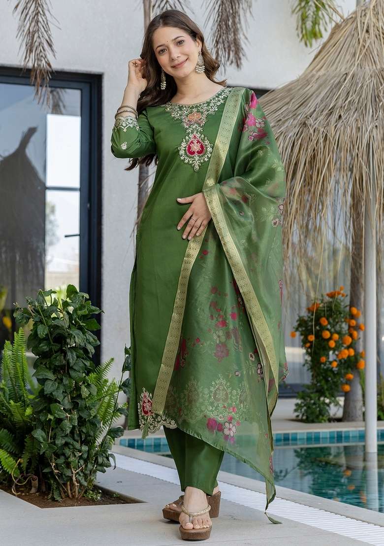 Green Thread Work Chanderi Kurta Set - Indya