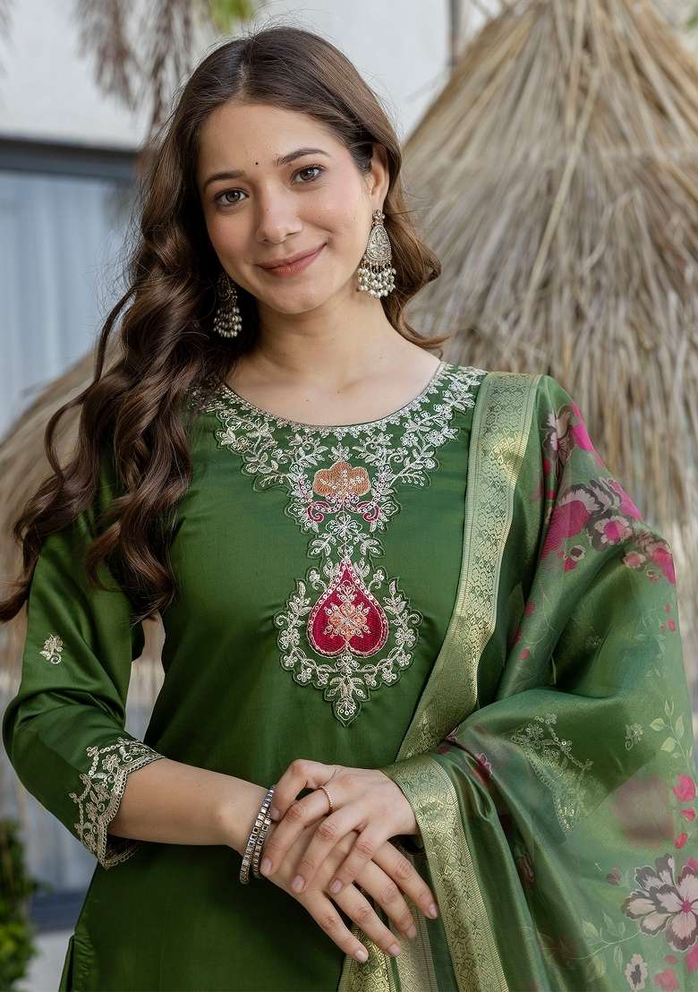 Green Thread Work Chanderi Kurta Set - Indya