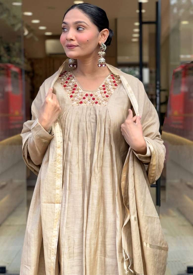 Beige Thread Work Chanderi Kurta Set - Indya