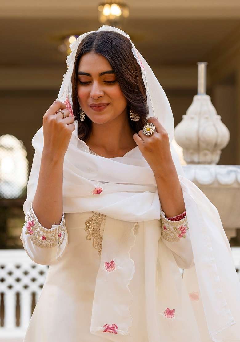 Off White Thread Work Satin Kurta Set - Indya