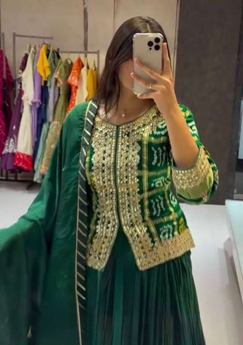 Green Emboidered Chinon Kurta Set - Indya