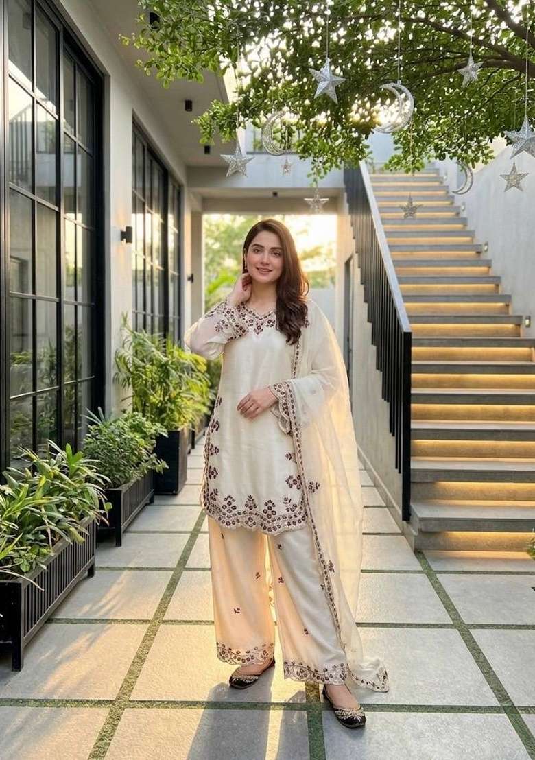 White Emboidered Roman Glass Kurta Set - Indya
