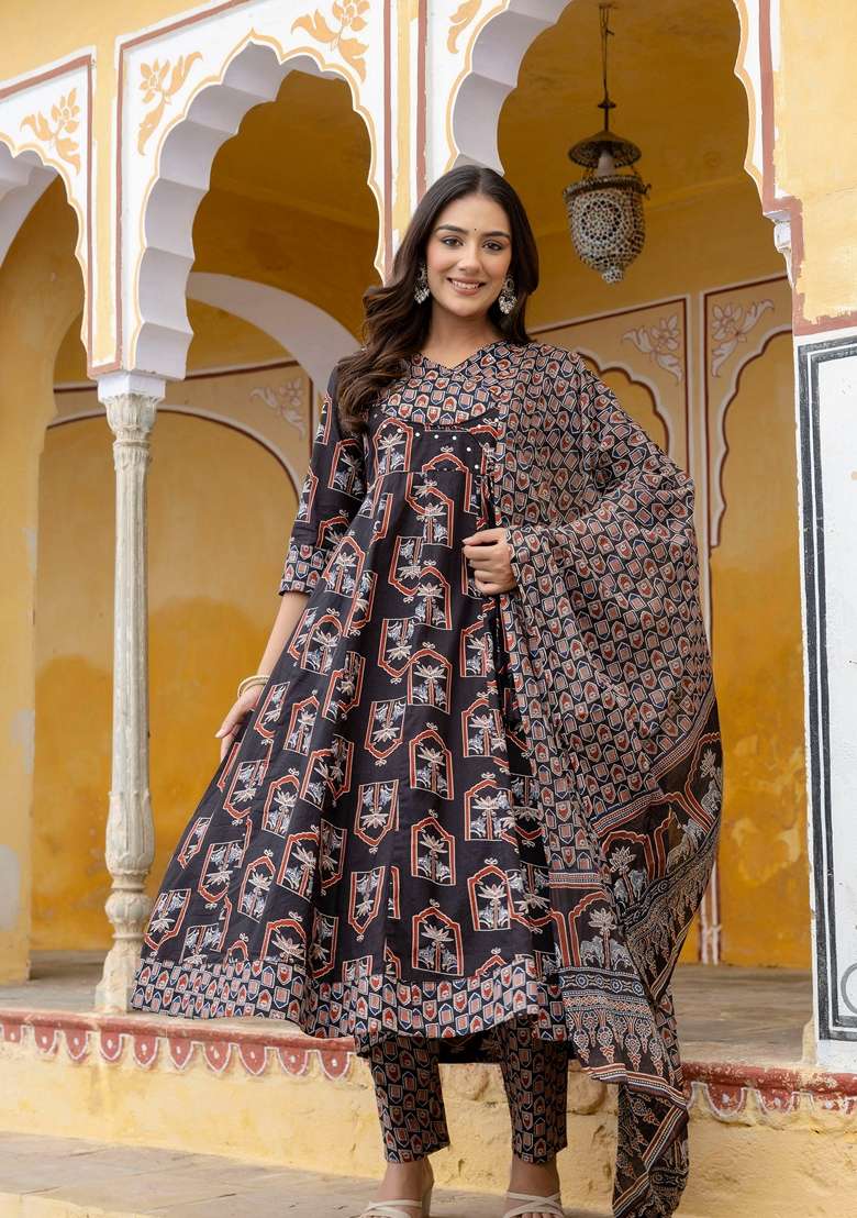Black Embroidered Velvet Kurta Set - Indya