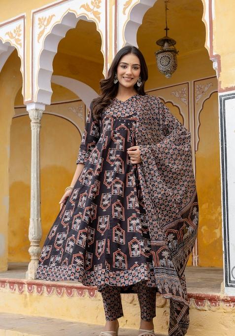 Black Embroidered Velvet Kurta Set