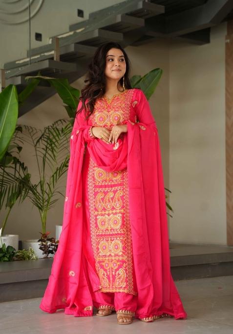 Gajari Embroidered Chinon Kurta Set
