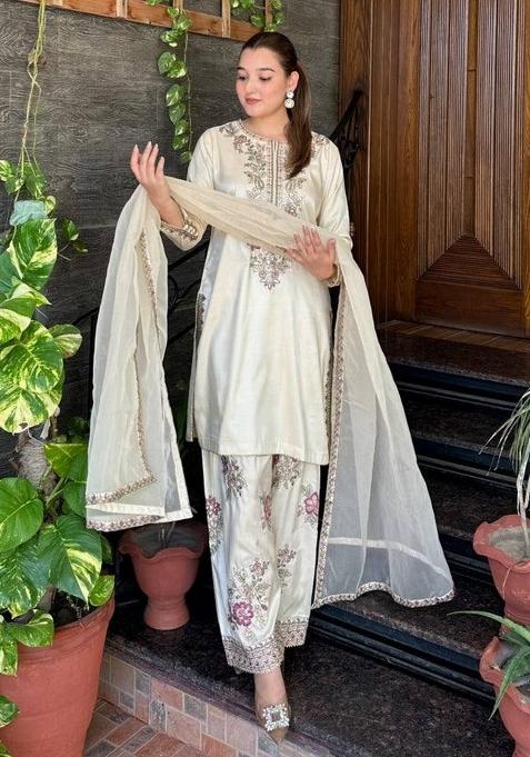 Cream Zari Work crepe salwar suit