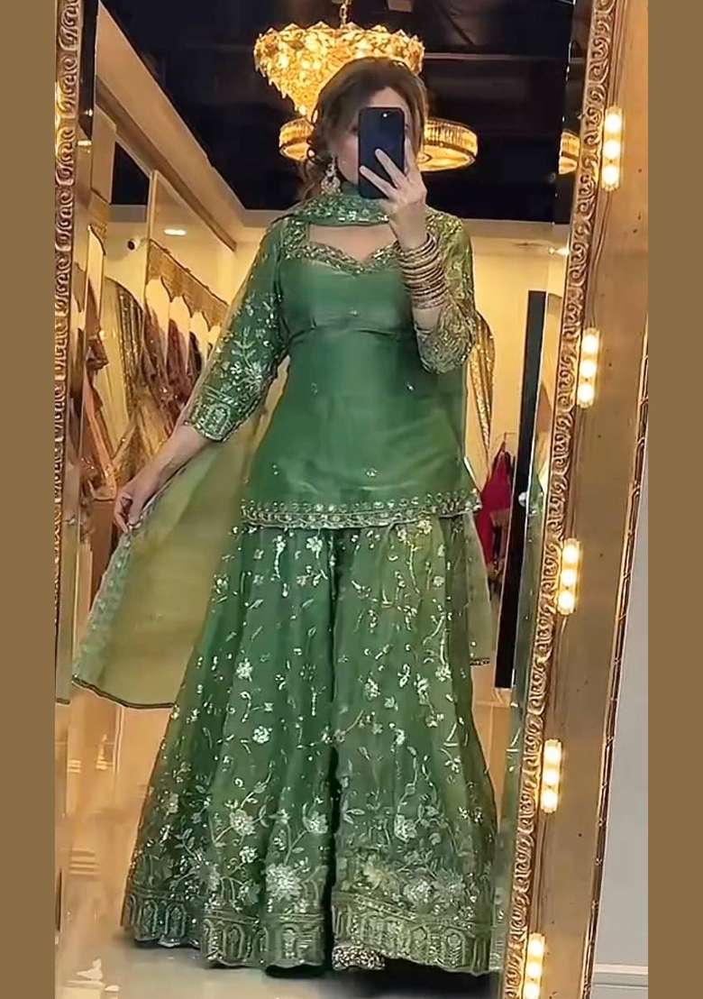 Green Embroidered Silk Blend Kurta Set - Indya