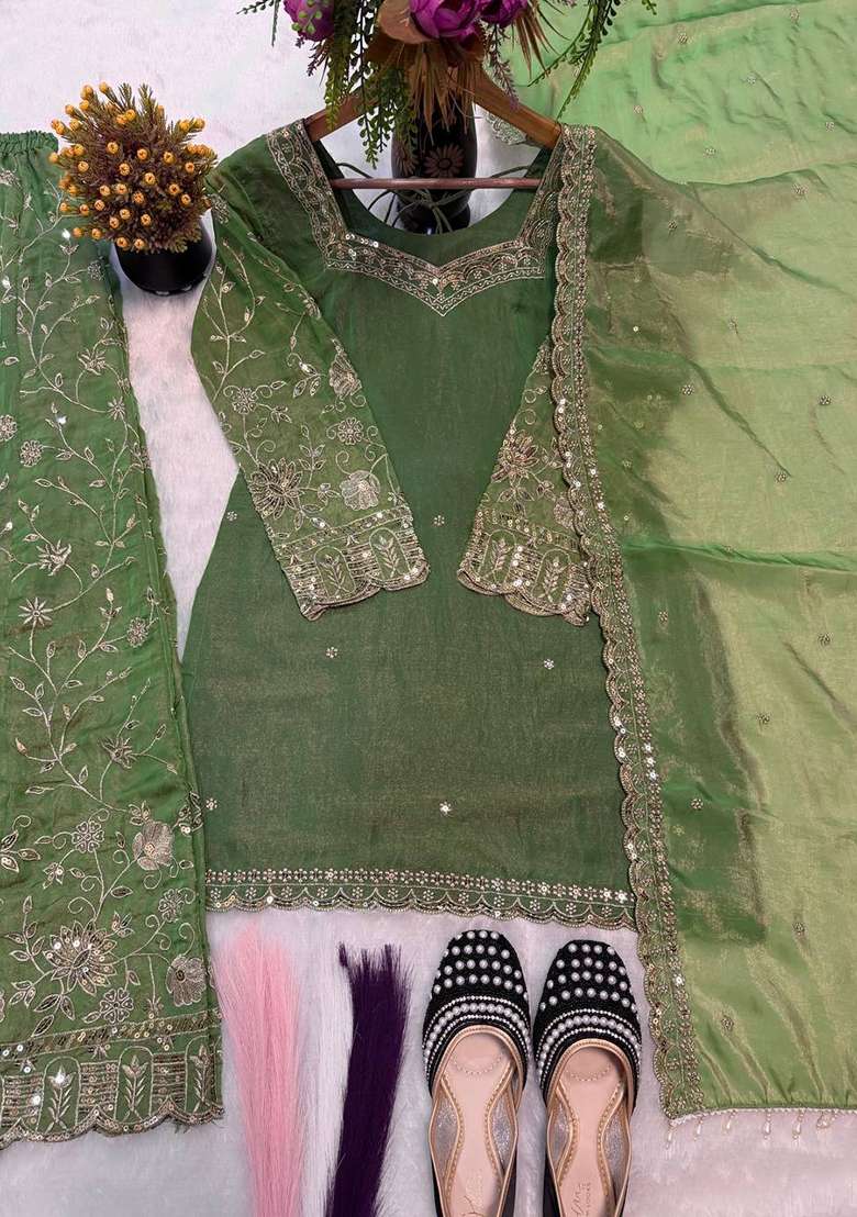 Green Embroidered Silk Blend Kurta Set - Indya