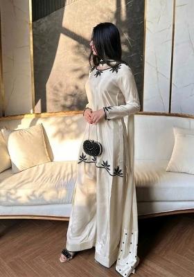 White Embroidered Crepe Kurta Set