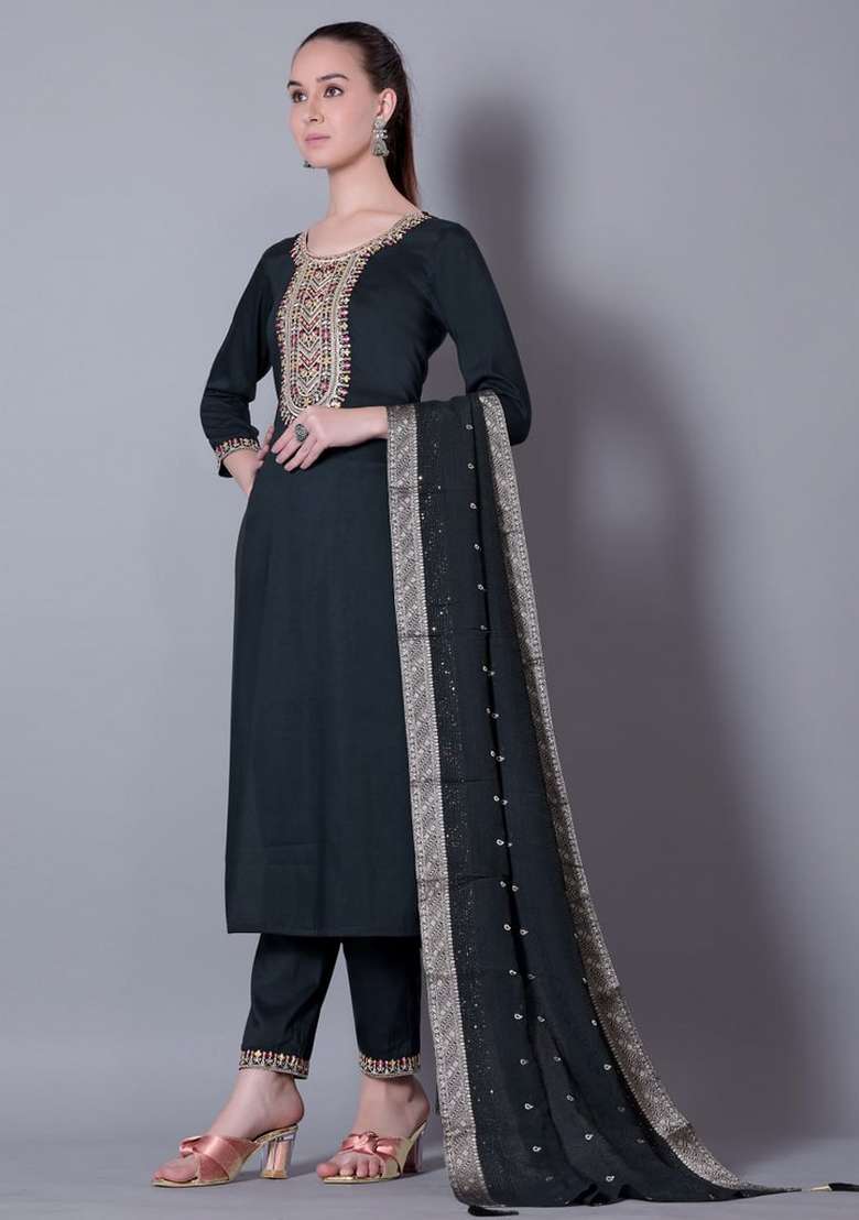Green Embroidered Silk Blend Kurta Set - Indya