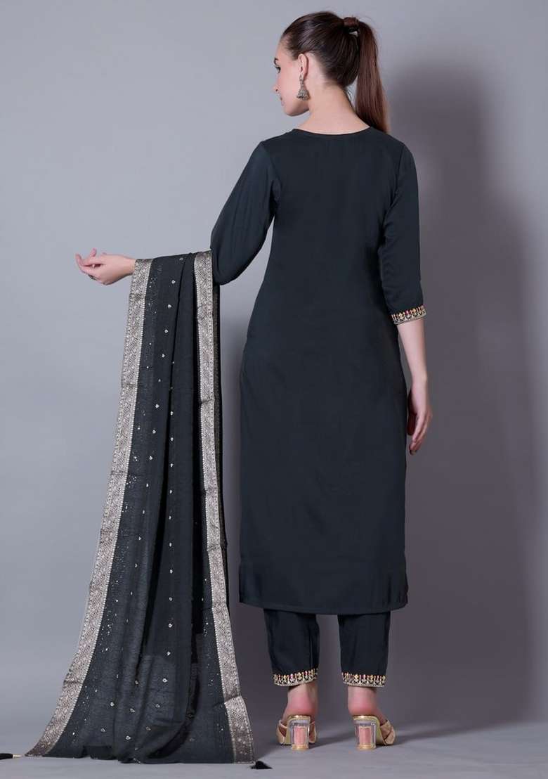 Green Embroidered Silk Blend Kurta Set - Indya