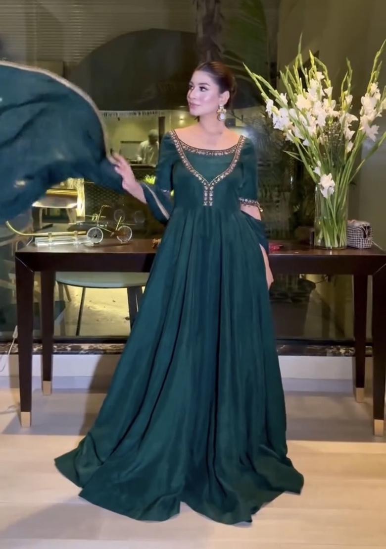 Green Embroidered Silk Blend Kurta Set - Indya