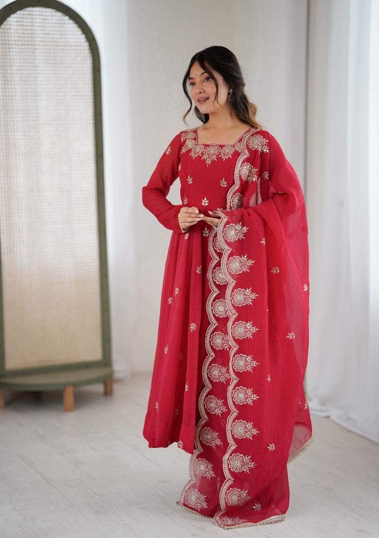 Red Embroidered Silk Blend Kurta Set - Indya