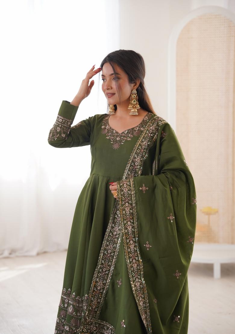 Mehendi Embroidered Silk Blend Kurta Set - Indya