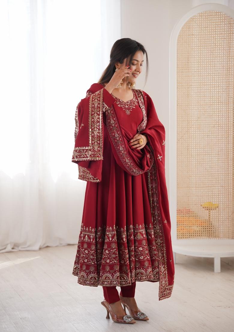Red Embroidered Silk Blend Kurta Set - Indya