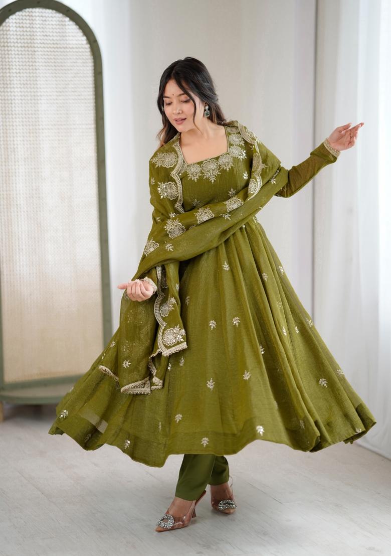 Green Embroidered Silk Blend Kurta Set - Indya