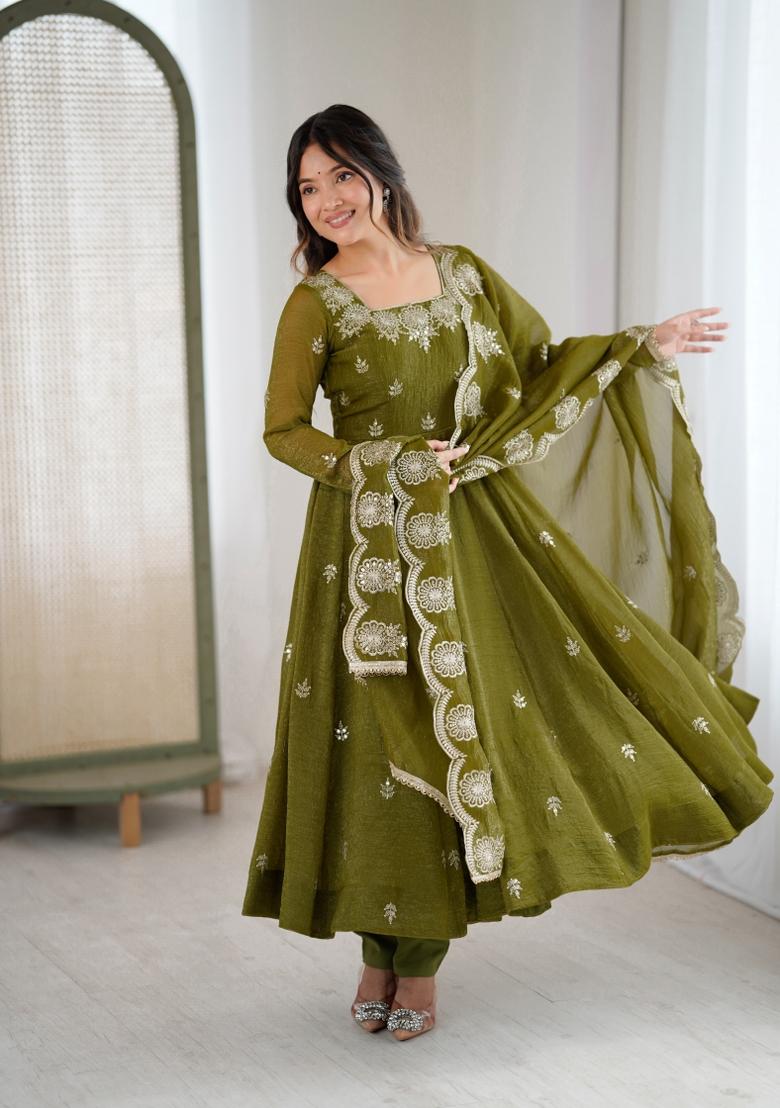 Green Embroidered Silk Blend Kurta Set - Indya