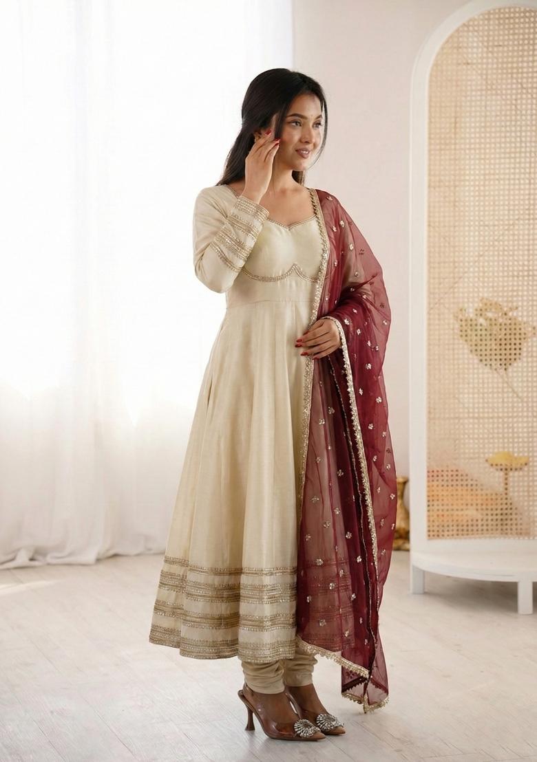 White Embroidered Silk Blend Kurta Set - Indya
