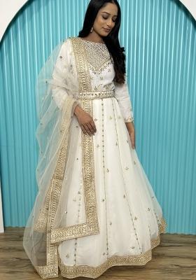 White Embroidered Silk Blend Kurta With Dupatta