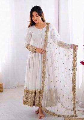 White Embroidered Silk Blend Kurta With Dupatta