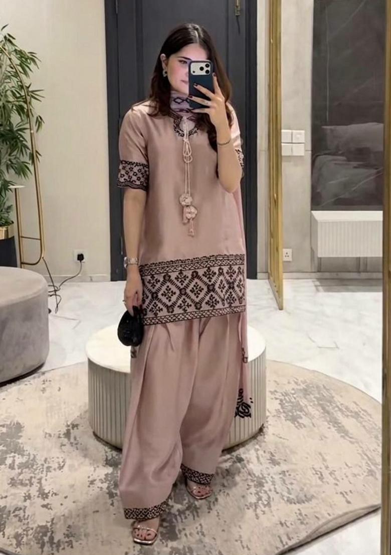 Peach Embroidered Silk Blend Kurta Set - Indya
