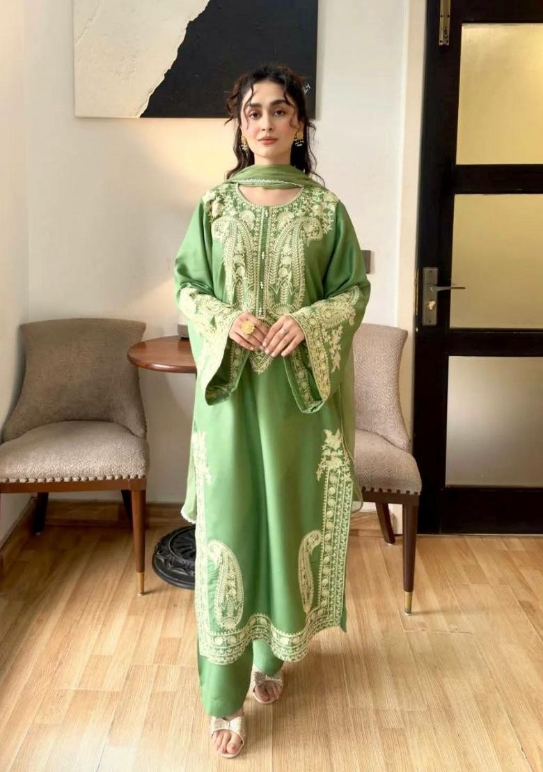 Green Embroidered Silk Blend Kurta Set - Indya