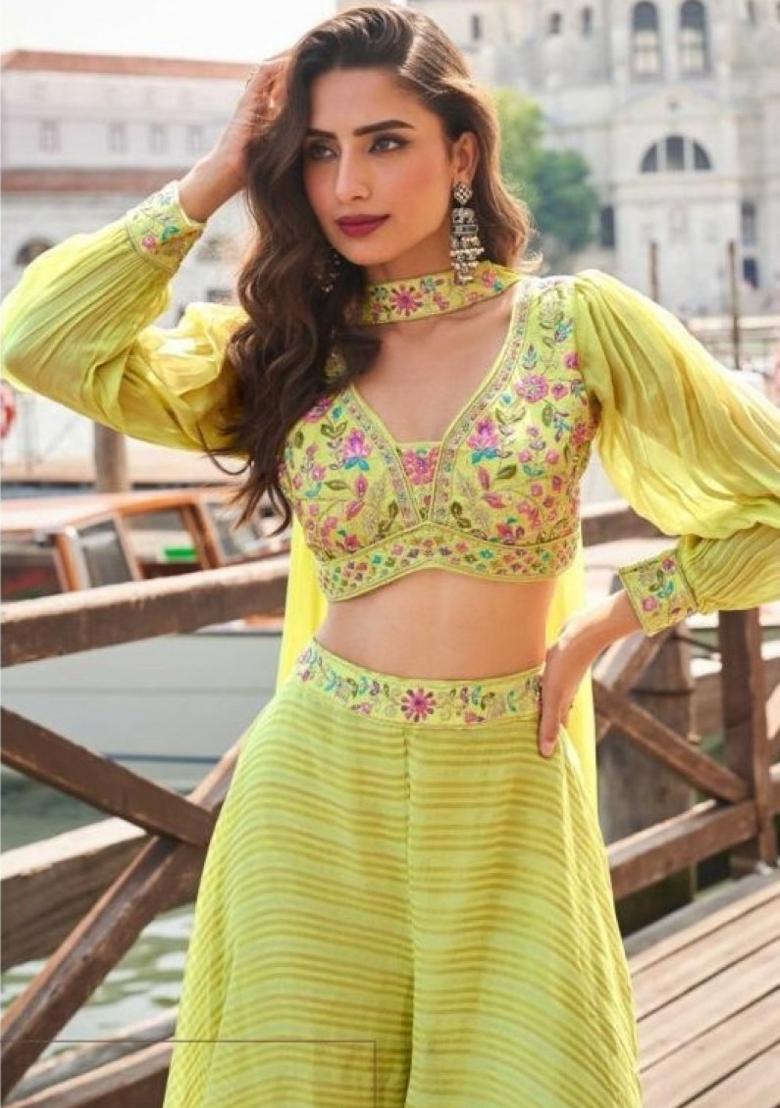 Green Embroidered Silk Blend Kurta Set - Indya