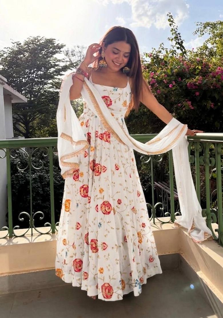 White Embroidered Silk Blend Kurta Set - Indya