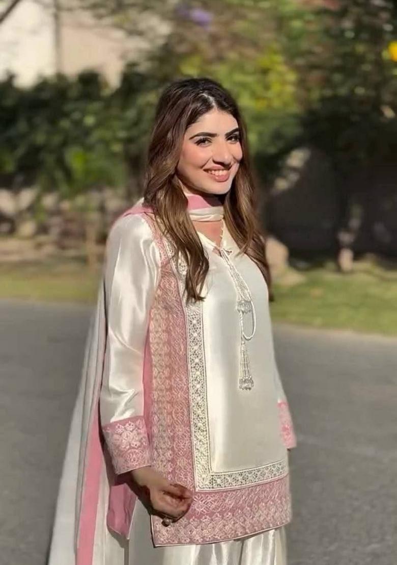 Lite Pink Embroidered Silk Blend Kurta Set - Indya