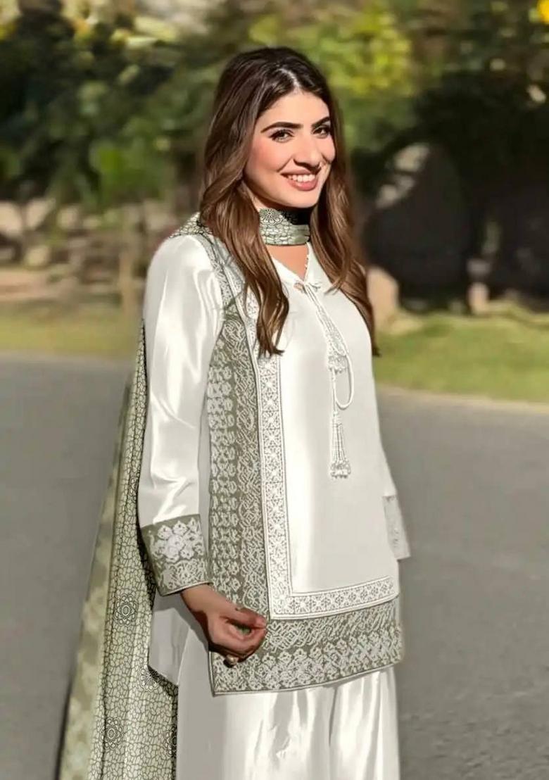 Lite Green Embroidered Silk Blend Kurta Set - Indya