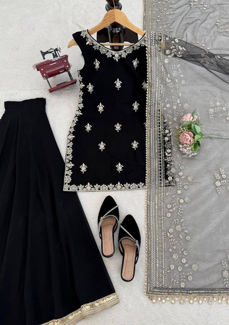 Black Embroidered Georgette Pakistani Suit Set - Indya