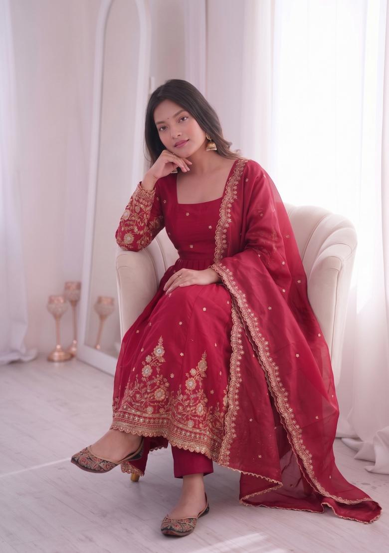 Red Embroidered Cotton Kurta Set - Indya