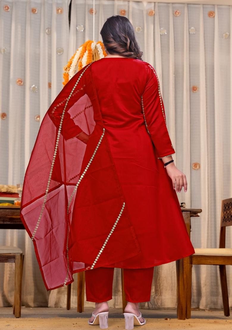 Red Embroidered Silk Blend Kurta Set - Indya