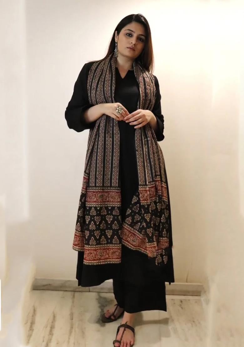Black Solid Chanderi Kurta Set - Indya