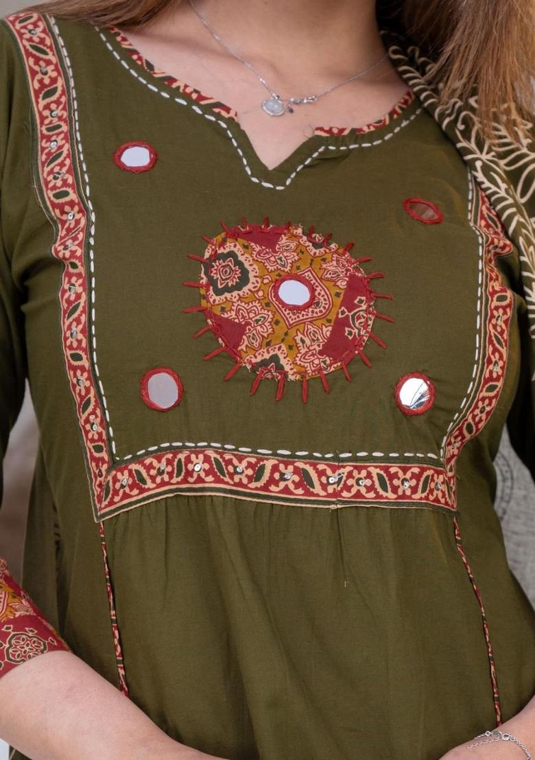 Green Embroidered Cotton Kurta Set - Indya