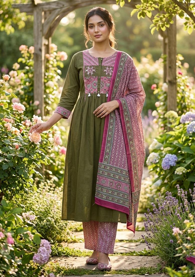 Green Embroidered Cotton Kurta Set - Indya