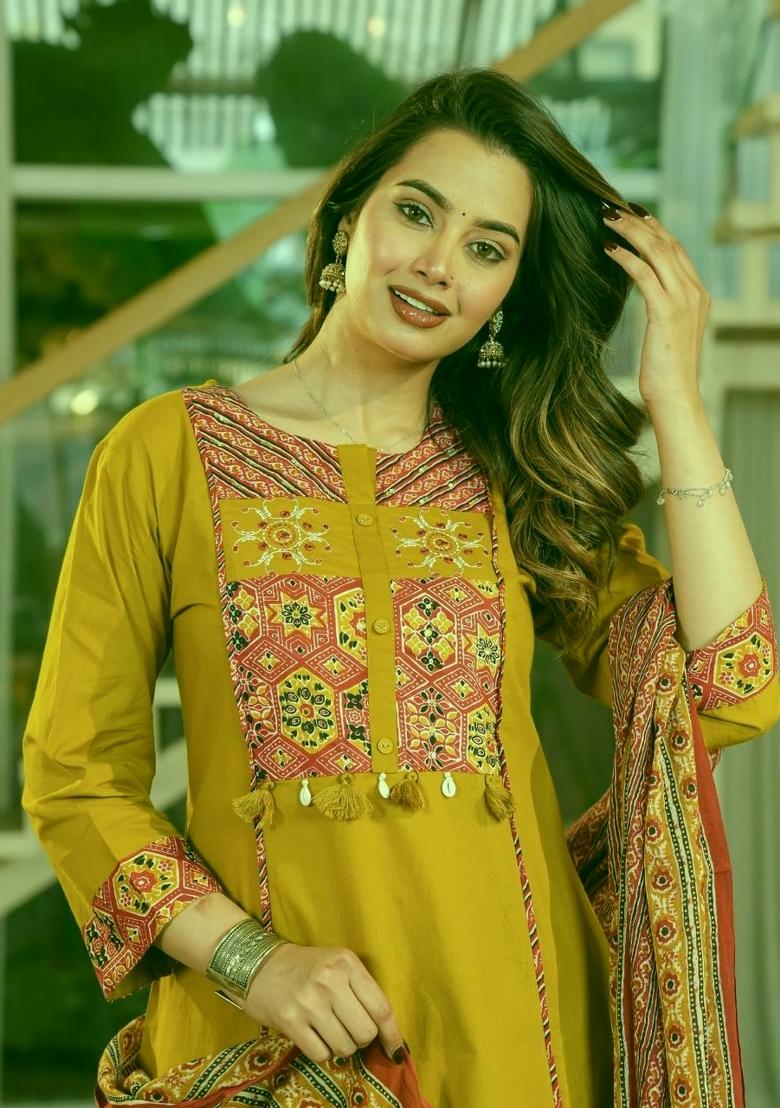 Mehendi Embroidered Cotton Kurta Set - Indya