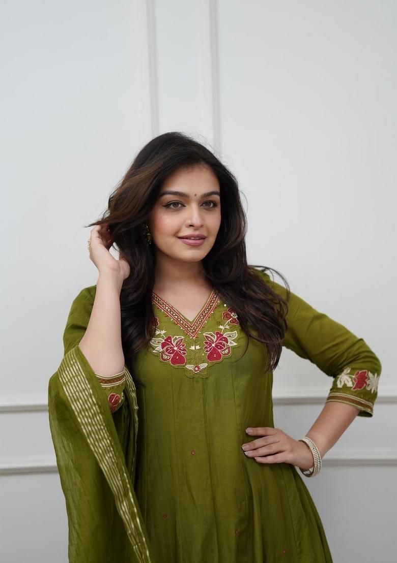 Green Embroidered Cotton Kurta Set - Indya