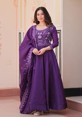 Violet Embroidered Silk Blend Kurta With Dupatta