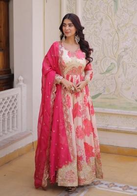 Pink Embroidered Silk Blend Kurta With Dupatta