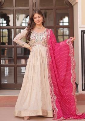 White Embroidered Silk Blend Kurta With Dupatta