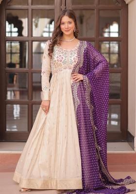 White Embroidered Silk Blend Kurta With Dupatta