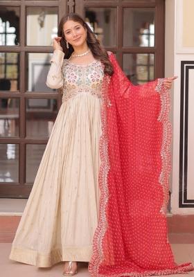 White Embroidered Silk Blend Kurta With Dupatta