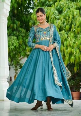 Blue Embroidered Silk Blend Kurta With Dupatta